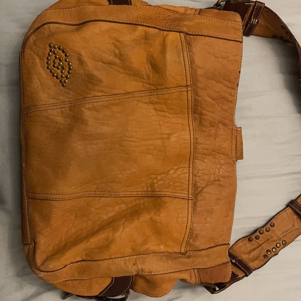 Vintage Betsy Johnson handbag - gorgeous worn leather super fun pink interior - Picture 4 of 12